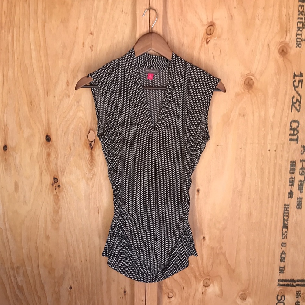 Vince Camuto Women’s Size S B&W Geometric Tiny Print Blouse